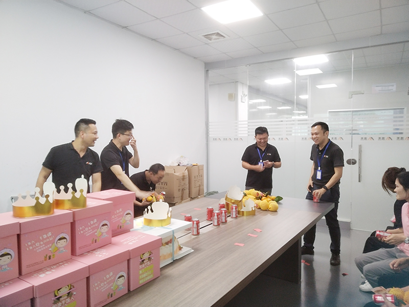 耀世导热材料:举办员工生日会 爱心传递暖人心